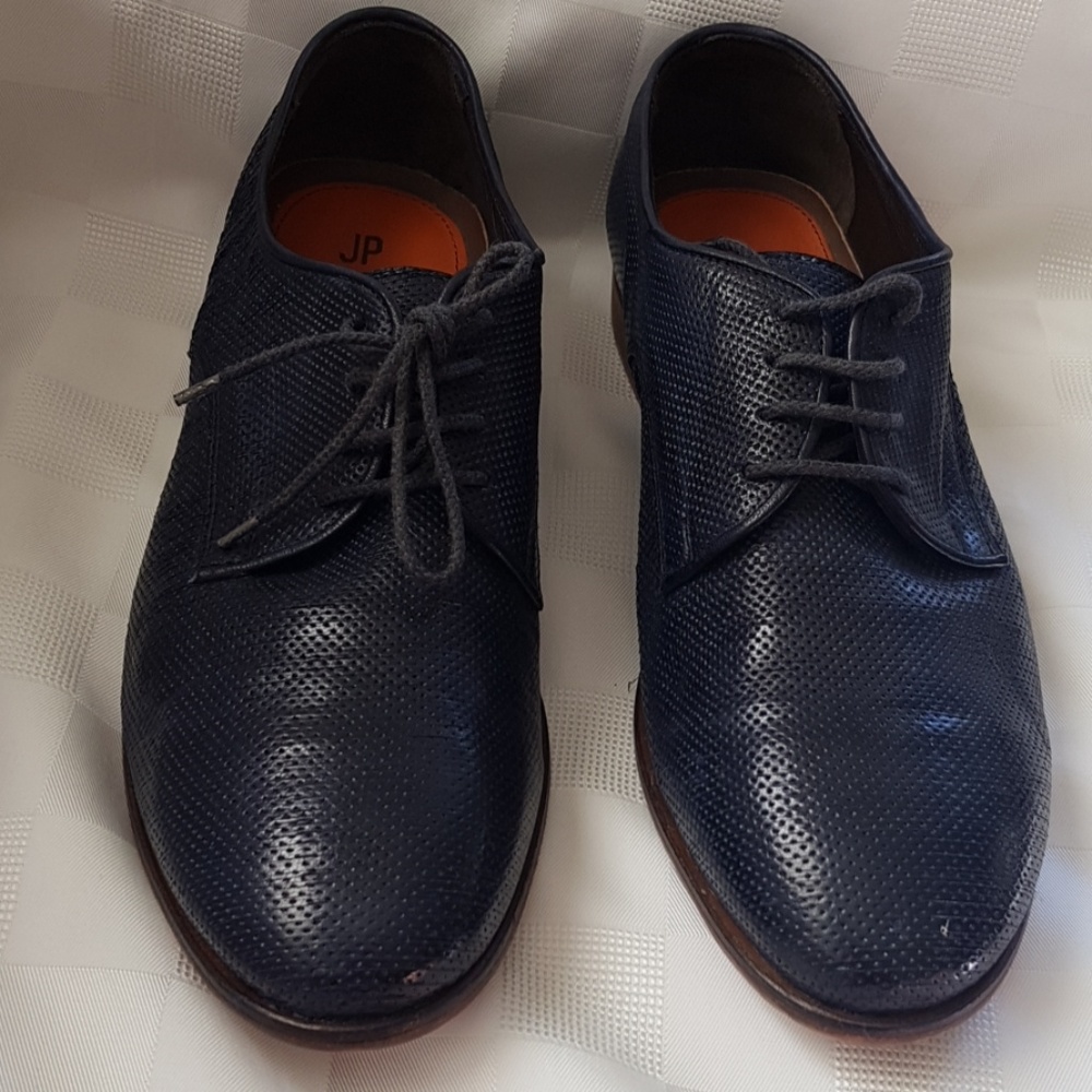 Men's leather textured shoes